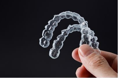 Allineatori trasparenti (ad es., Invisalign) albania dental aesthetics